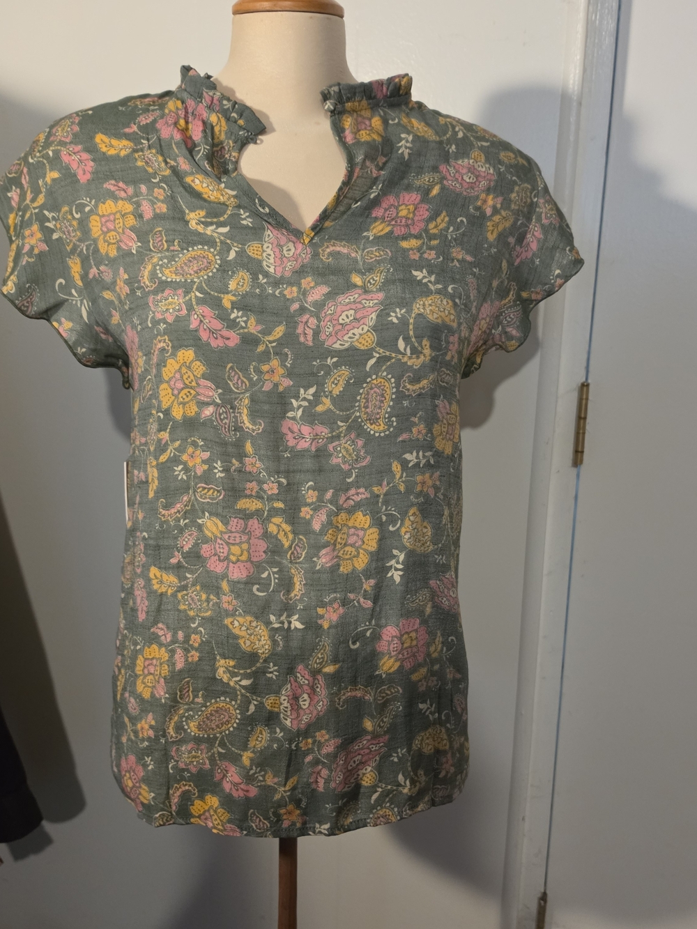 Nanette Lepore Green Floral Ruffle Neck Short Sleeve Top NWT